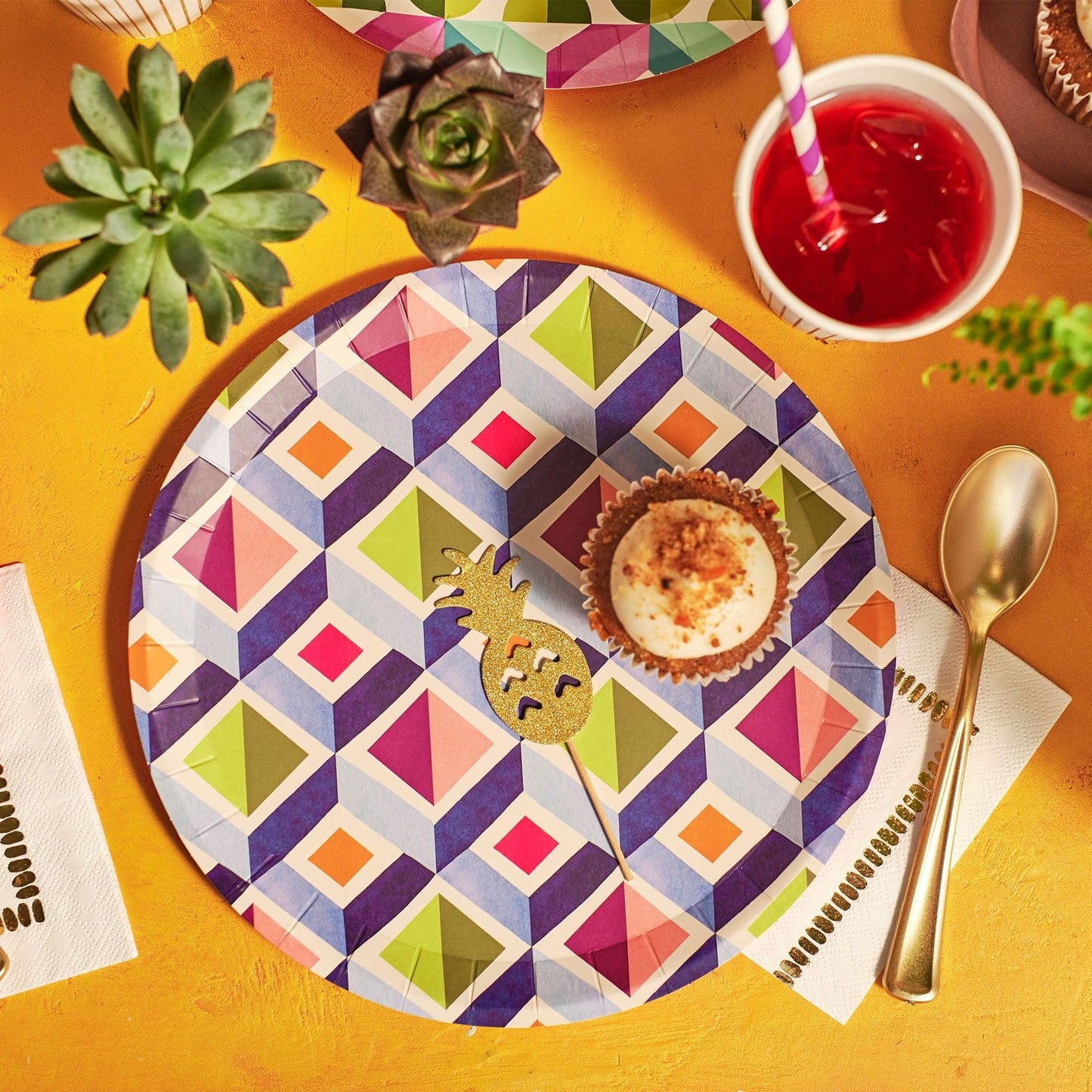 Color me Crazy Large Plates (10 per pack) | Amazing Pinatas