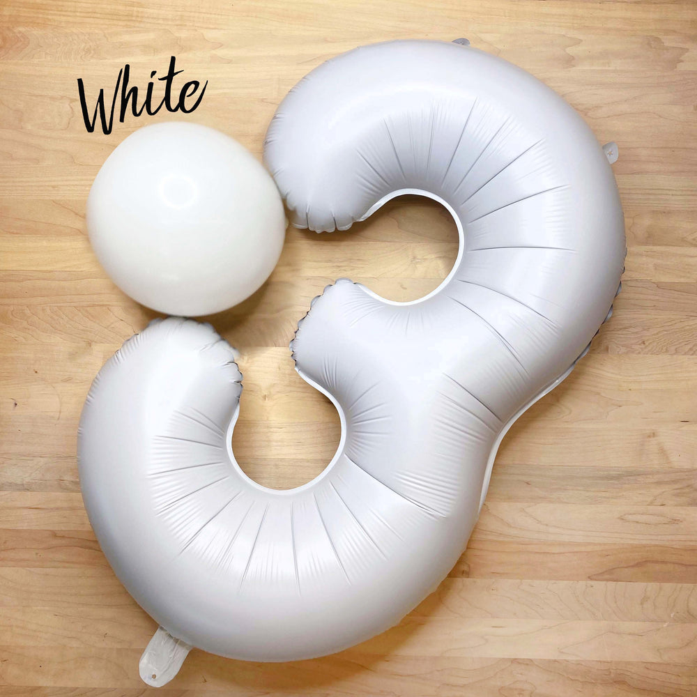 
                  
                    32" Ellie's White Mylar Number Balloons (1 Count) | Amazing Pinatas 
                  
                