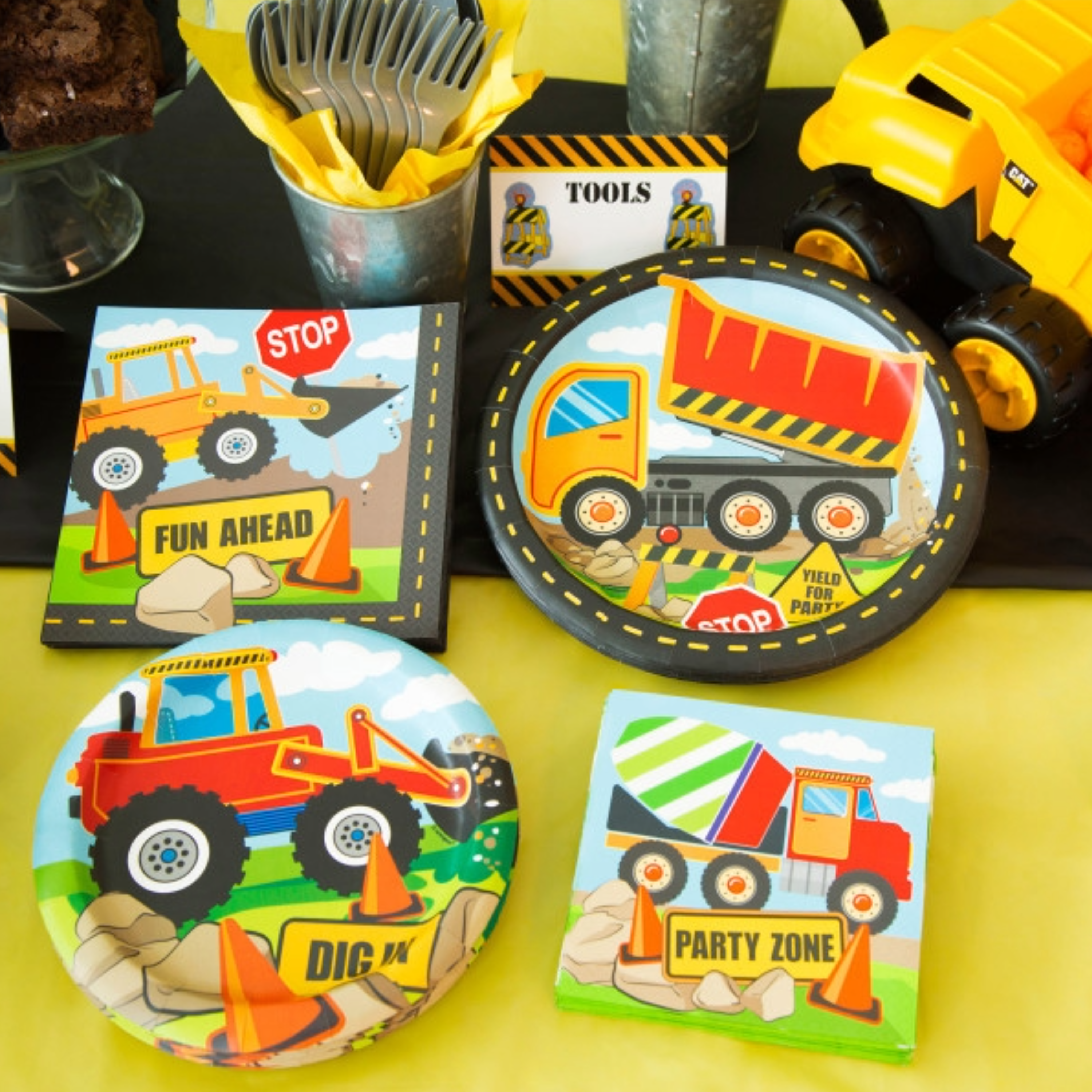 Construction Zone Birthday Party Dinner Plates, Pack of 8 - Amazing Pinatas 