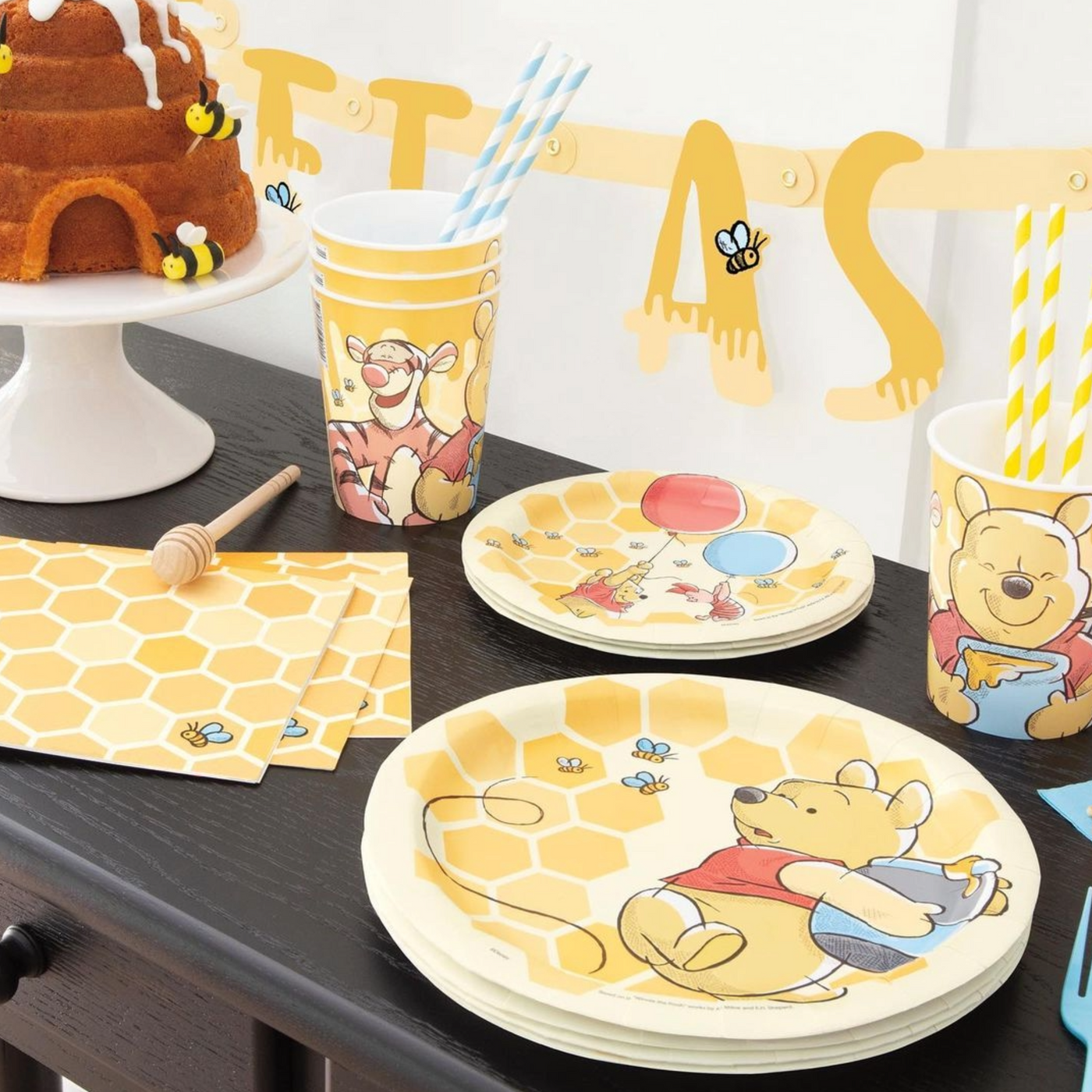 Winnie the Pooh Disney Birthday Party Dinner Plates, Pack of 8 - Amazing Pinatas 