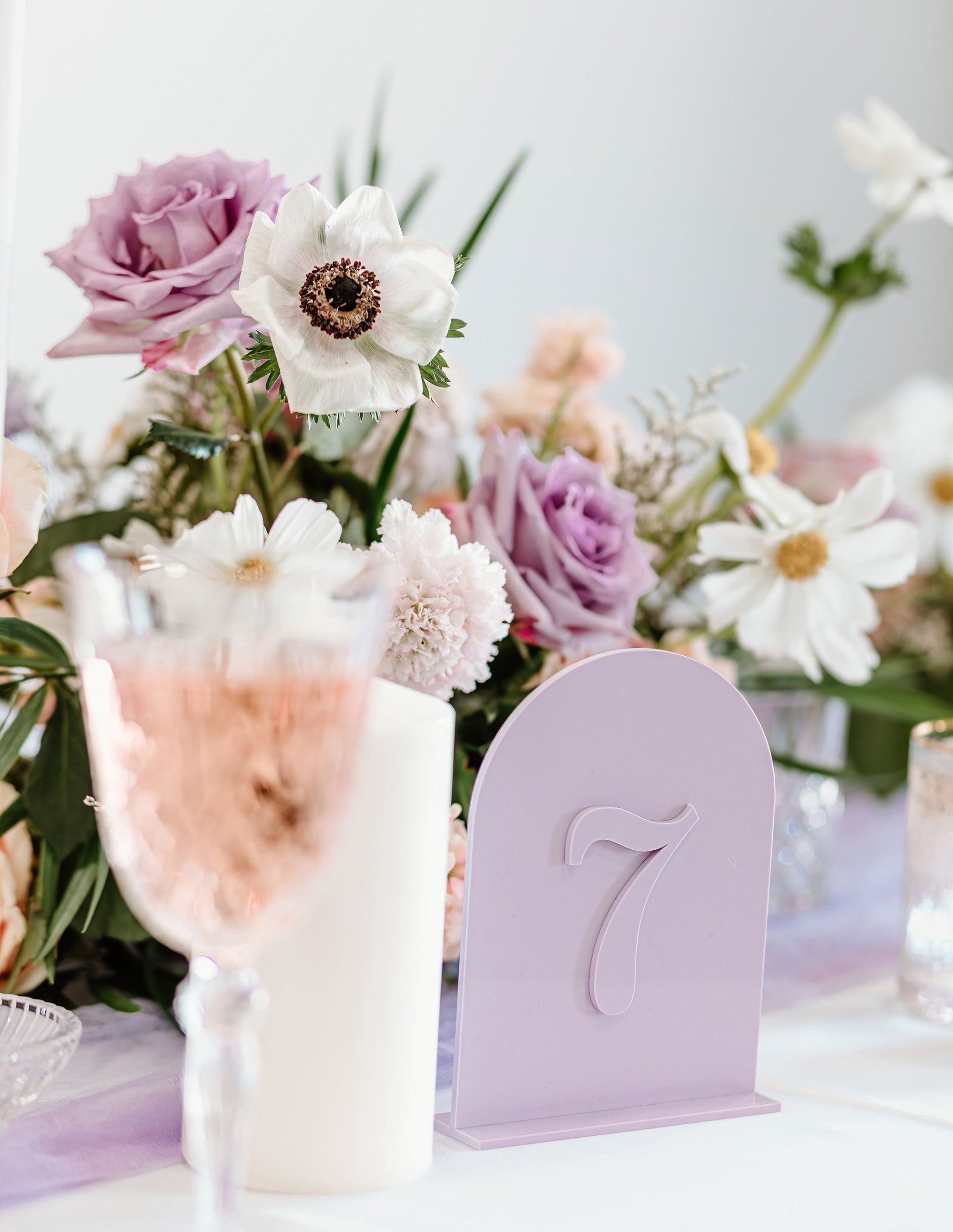 Acrylic Arch Table Number | Amazing Pinatas 