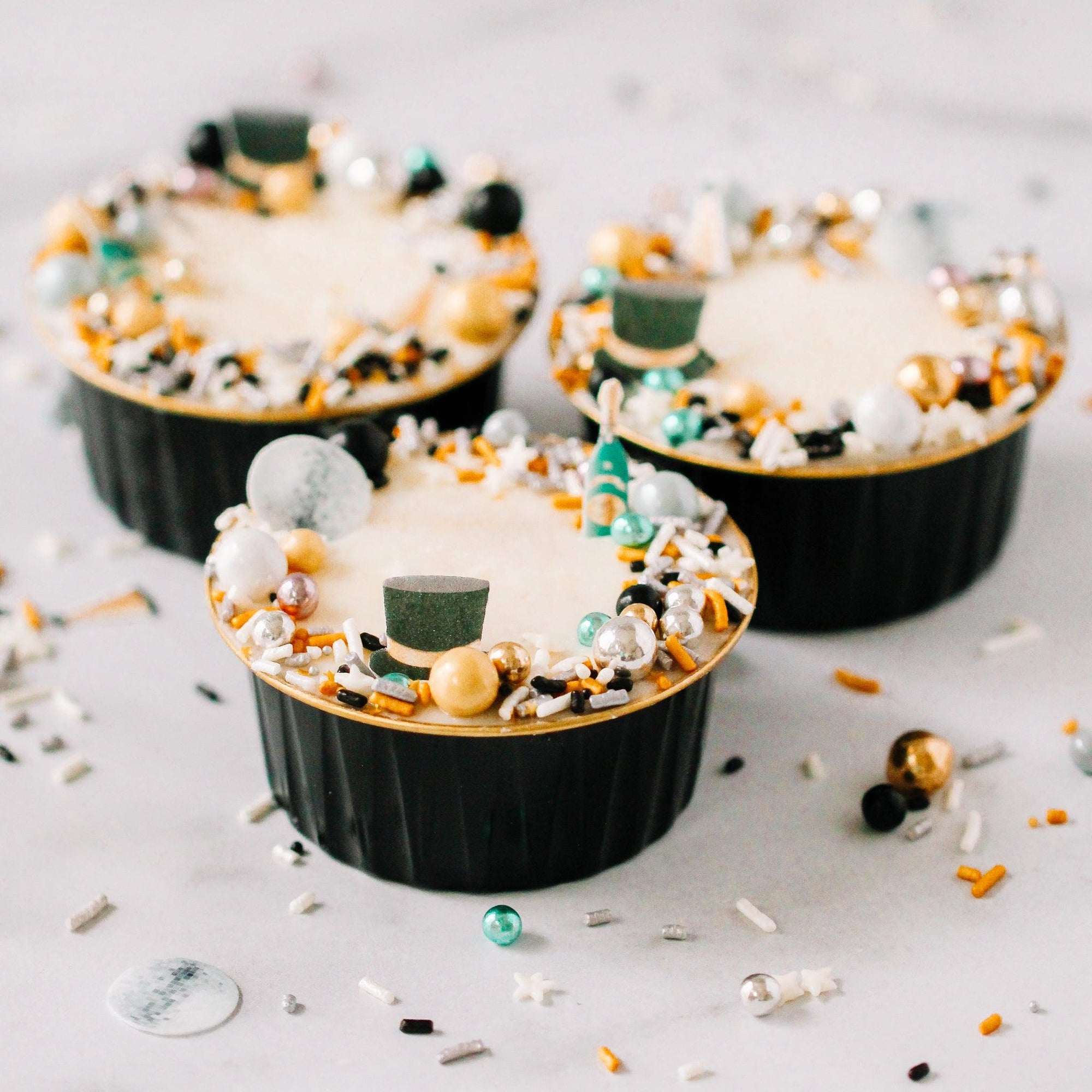 Black & Gold Mini Round Pans with Lids | Amazing Pinatas 