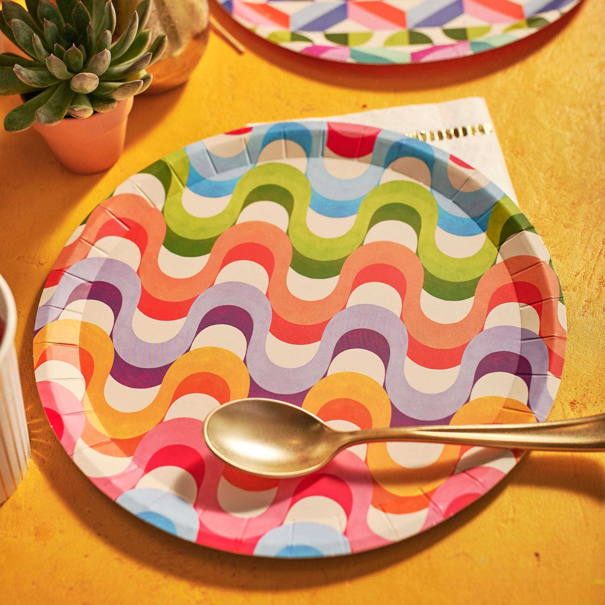 Color me Crazy Large Plates (10 per pack) | Amazing Pinatas 