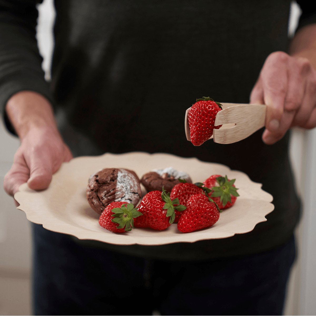 Disposable Bamboo Serving Tongs | Amazing Pinatas 